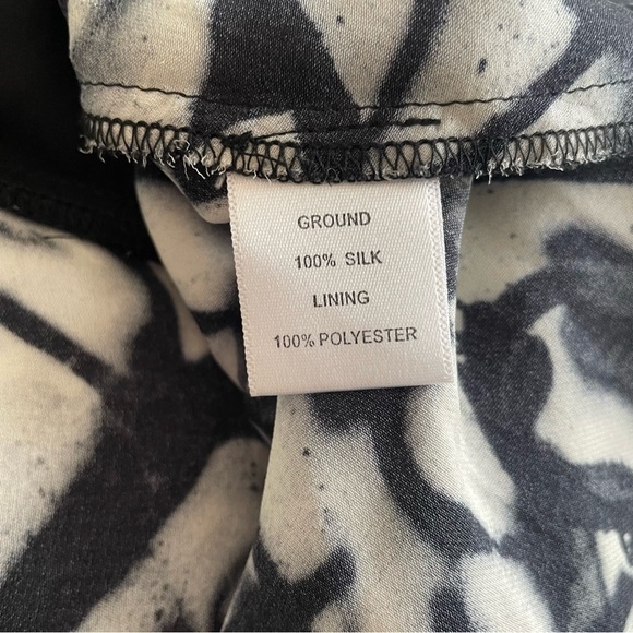 Nicole Miller Black White Graffiti Print Cold Shoulder Bell Sleeve V-Neck Blouse - Picture 7 of 10